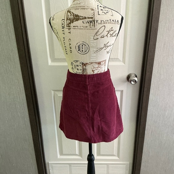 Topshop Moto Burgundy Mini Skirt with Front Zipper Size 10 - Picture 3 of 6